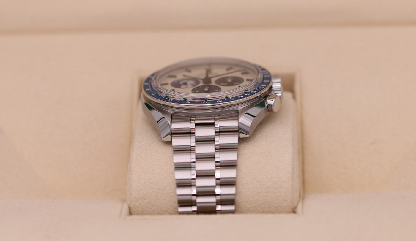 Omega Speedmaster Professional Snoopy 310.32.42.50.02.001
