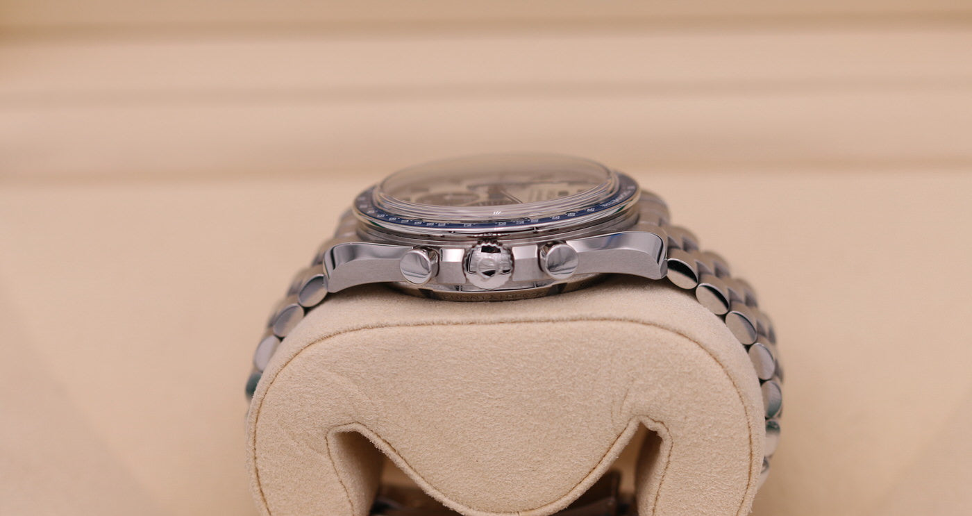 Omega Speedmaster Professional Snoopy 310.32.42.50.02.001